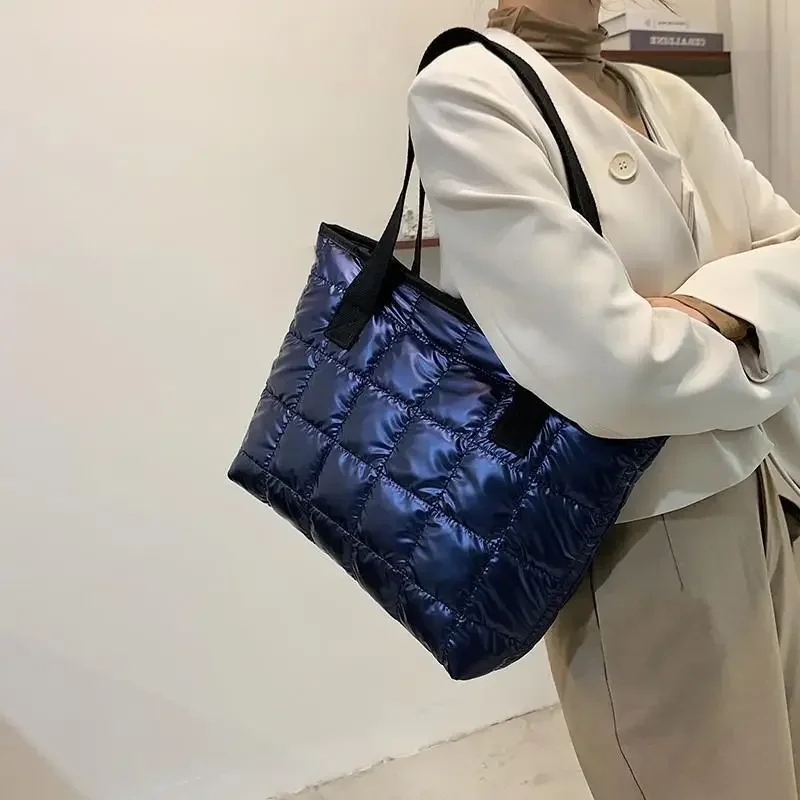 Bolso de mano de algodón para mujer, bolsa de viaje de hombro acolchada, de gran capacidad, impermeable, a la moda, novedad de 2022