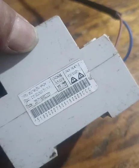 Reinicio del protector digital de sobretensión y bajo voltaje EM-001A