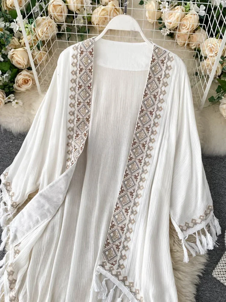 New Tassel Holiday Sunscreen Top Trendy Bohemian Retro Ethnic Style Embroidered Cardigan tops Women GD695