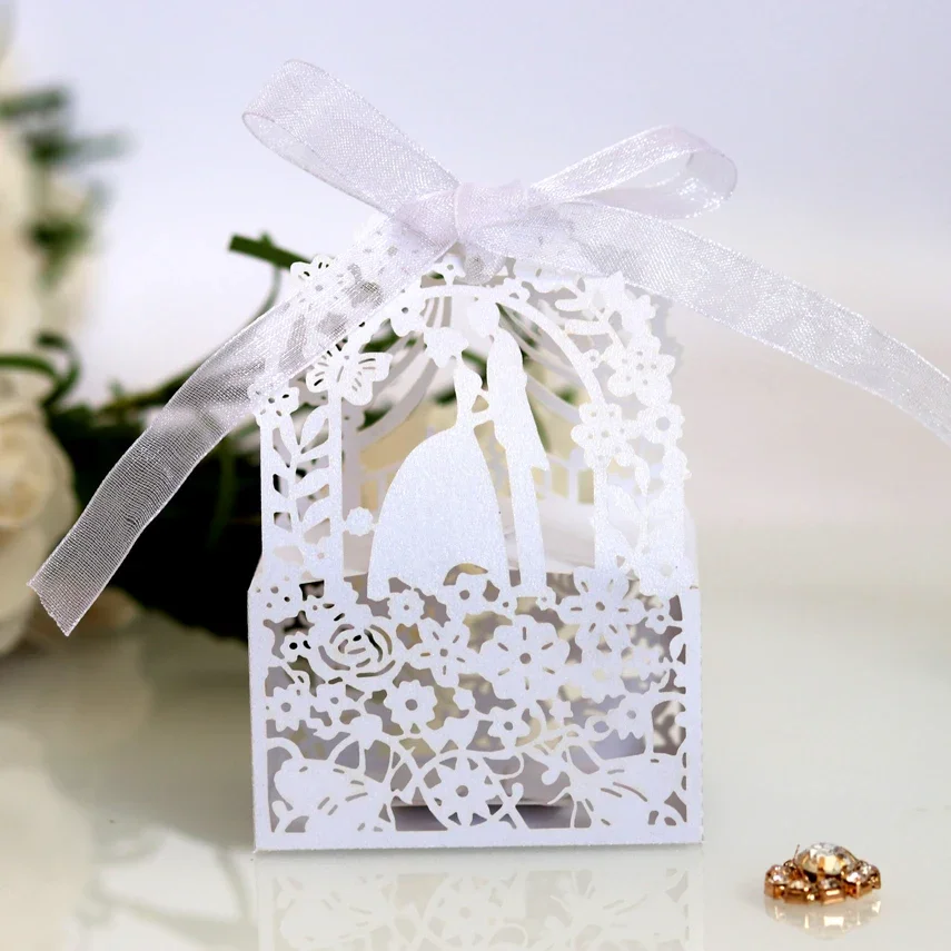 

New Creative Laser Hollow Bride and Groom wedding candy box for Party Chocolate box/Wedding Favors For Guests