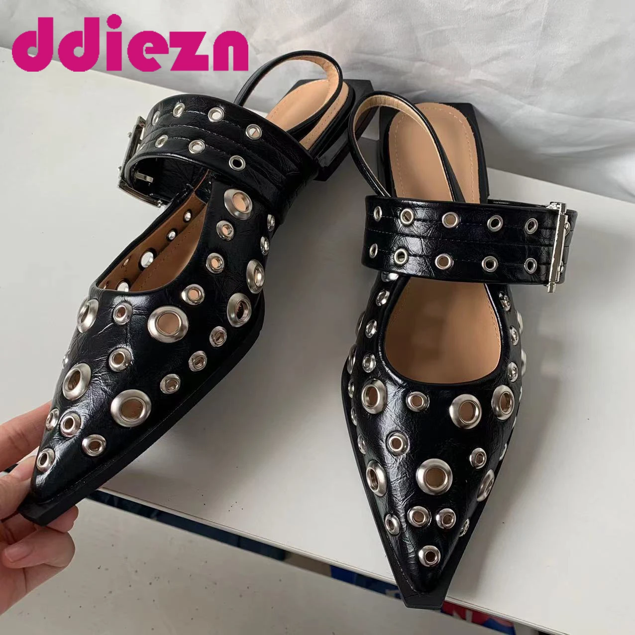 Fashion Sandals Summer Footwear Women Flats Shoes Metal Buckle Beach Mules Red Female Casual Slingback New Ladies Sandals Shoes