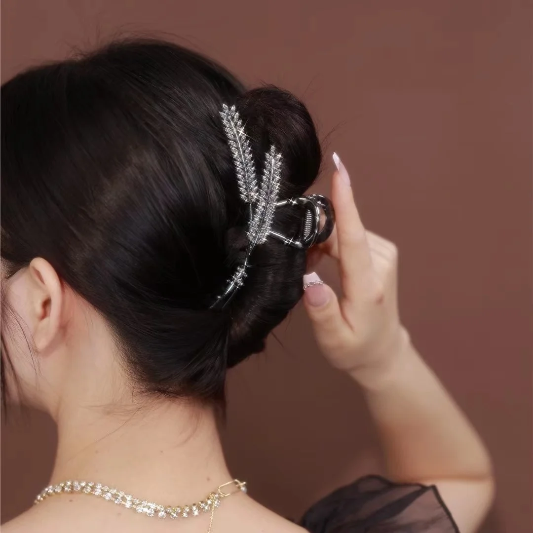 Elegant Metal Crystal Hair Claw Clip For Women Ear Of Wheat  Type Hair Clips Large Shark Clip Accessories Korea Ponytail Holders