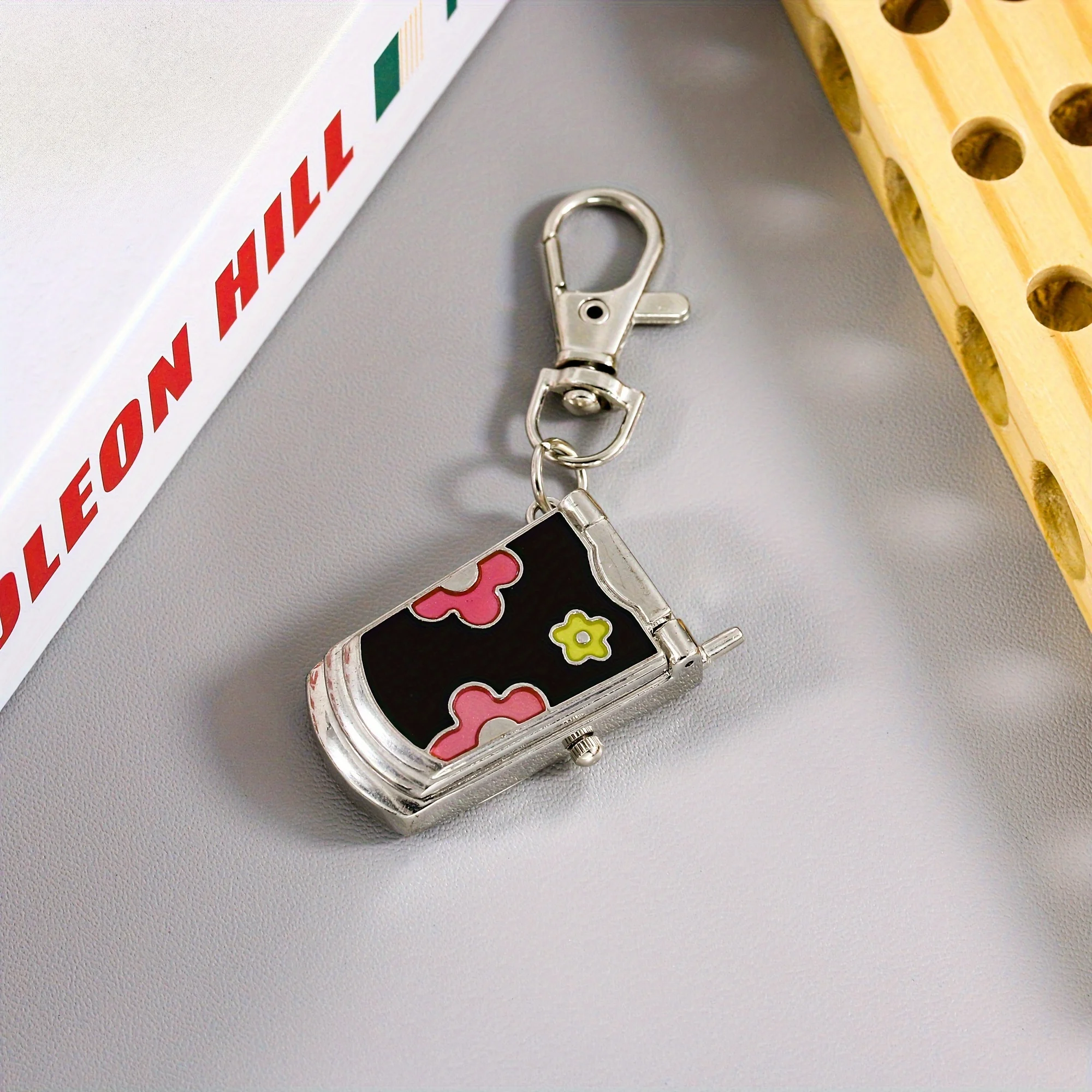 Retro Cute Keychain Hanging Watch, Creative Gift
