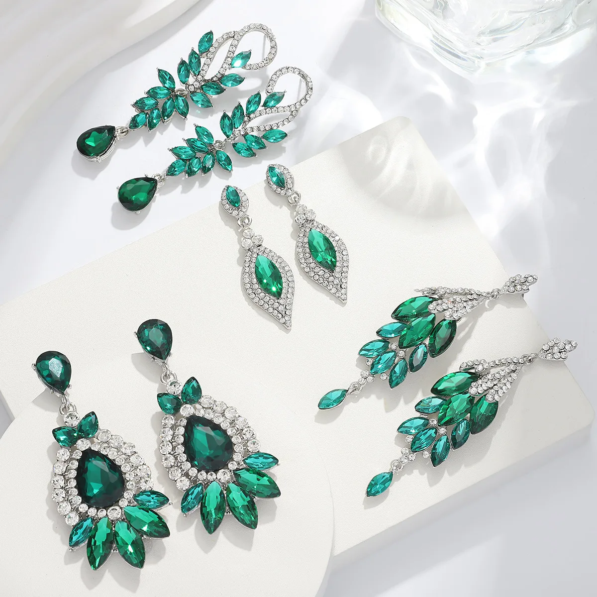 Luxury Colorful Emerald jewellery Women's Earrings Retro Leaves Crystal High Quality Feeling Long Earrings for women Jewelry