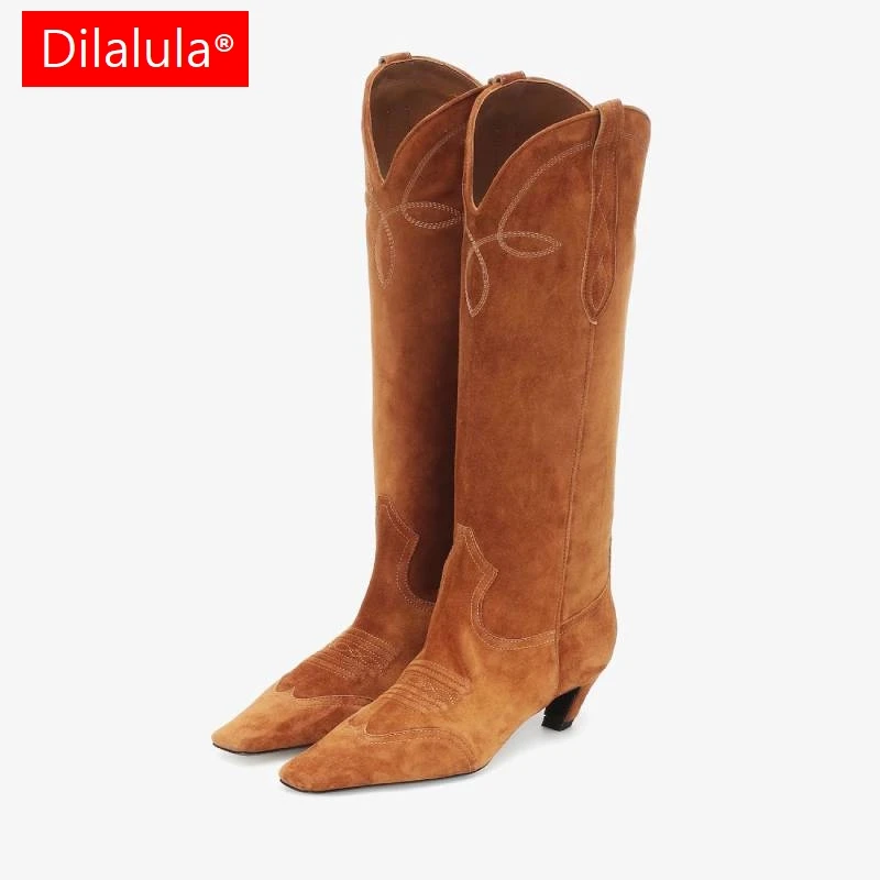 

Dilalula 2025 модные женские сапоги до колена из коровьей замши из натуральной кожи на среднем каблуке с квадратным носком, ковбойские осенне-зимние длинные сапоги