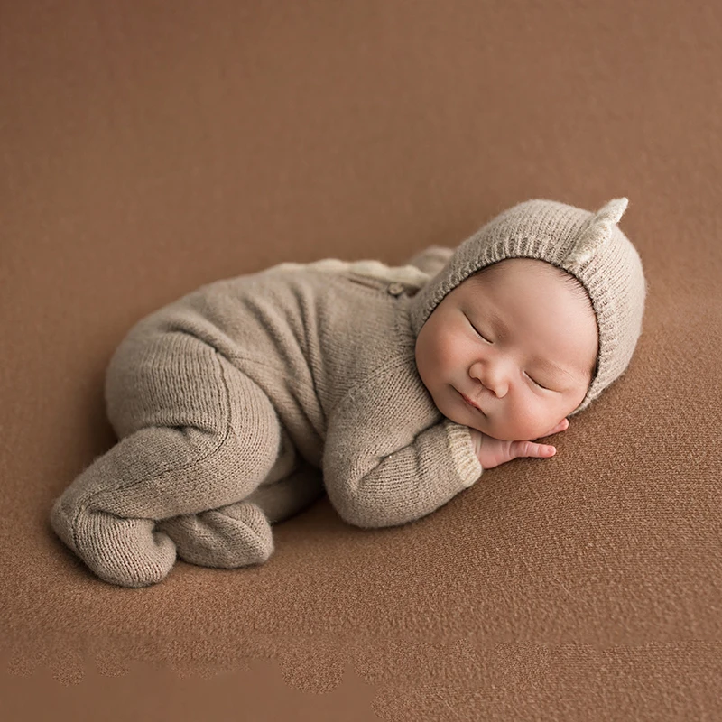 Neonato ragazzo servizio fotografico abiti uncinetto bambino vestito lavorato a maglia Costume di dinosauro cappello Set fatto a mano maglia dinosauro bambola fotografia Prop