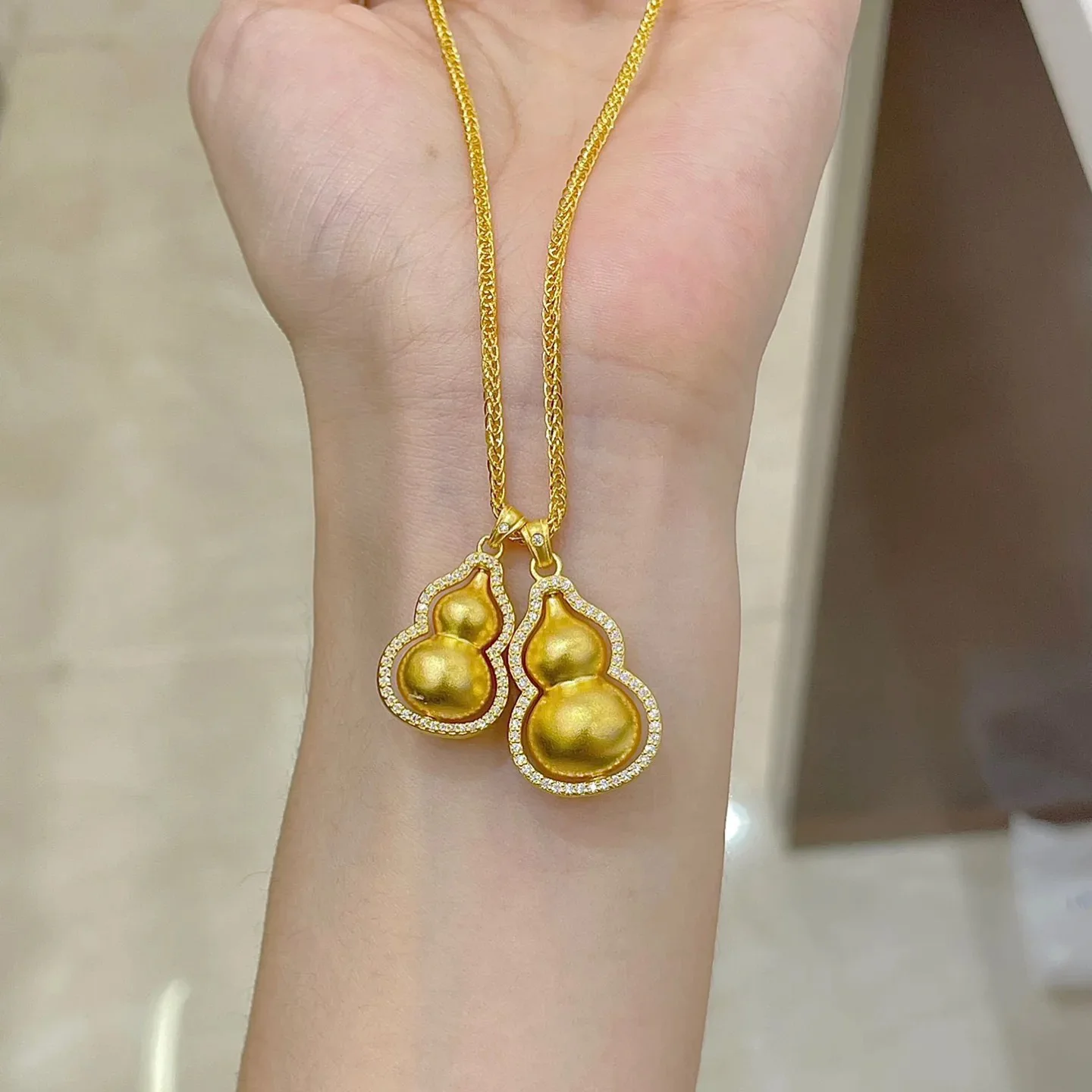 

Luxurious 9999 24K real gold new Chinese dot diamond double hoist pendant necklace rotatable Ruyi versatile