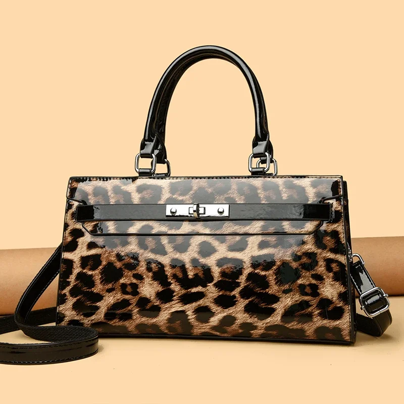 

Fashionable Large Capacity Crossbody Handbag for Women with Vintage Trendy Design and Solid Color