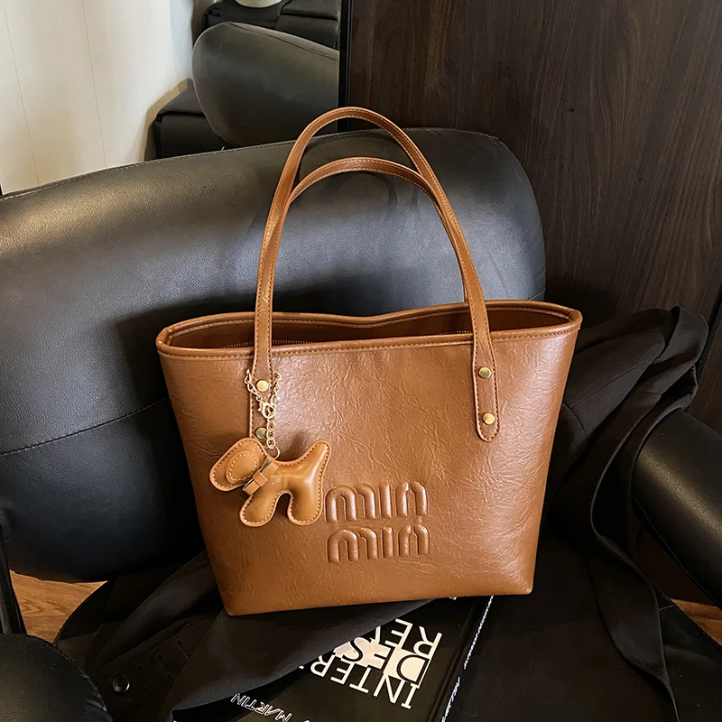 

Classic And Popular Leather Handbags For Women Featuring Shoulder Bag Crossbody Versatility By Top Designer