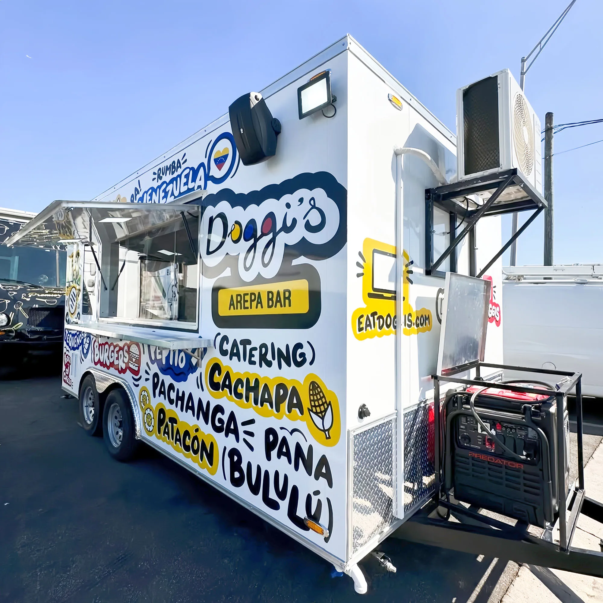 شاحنة الوجبات السريعة مع آلة الوجبات الخفيفة، حلوى الوافل، القهوة، البيرة، عربة الشاي، الألياف الزجاجية، رقائق هوت دوج، مقطورة الطعام