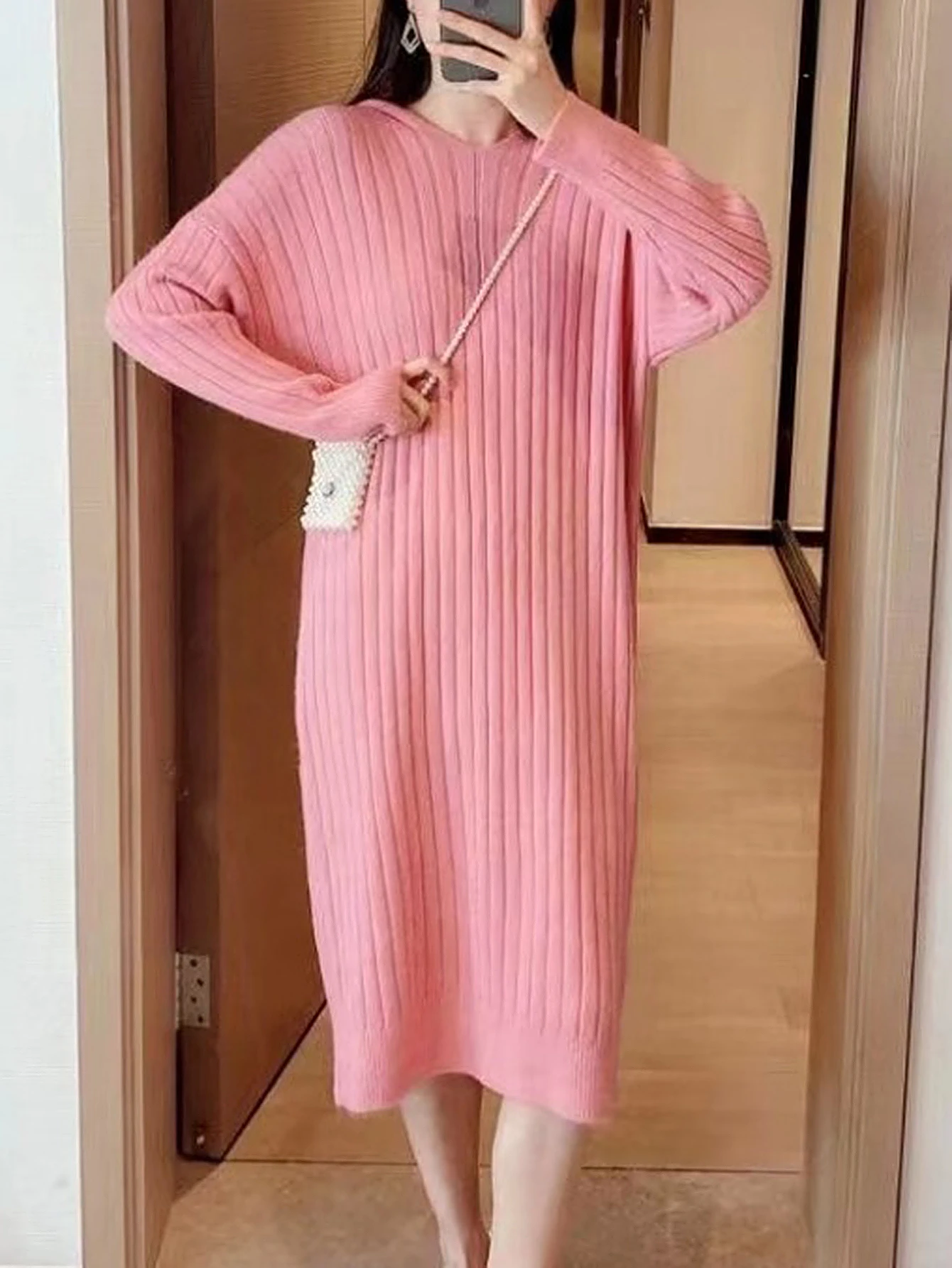 فستان نسائي متوسط الطول بغطاء للرأس بلون سادة، أزياء خريفية أساسية بأكمام قصيرة، نمط فستان يومي طويل