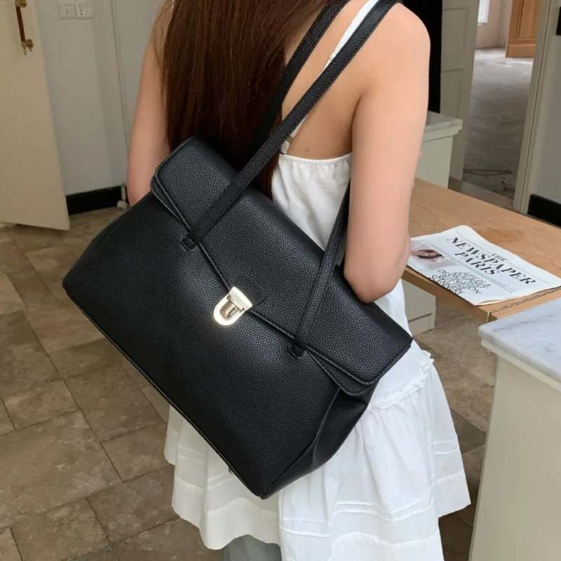 Spring and summer new flip bag temperament single shoulder armpit bag commuting large capacity versatile tote bag