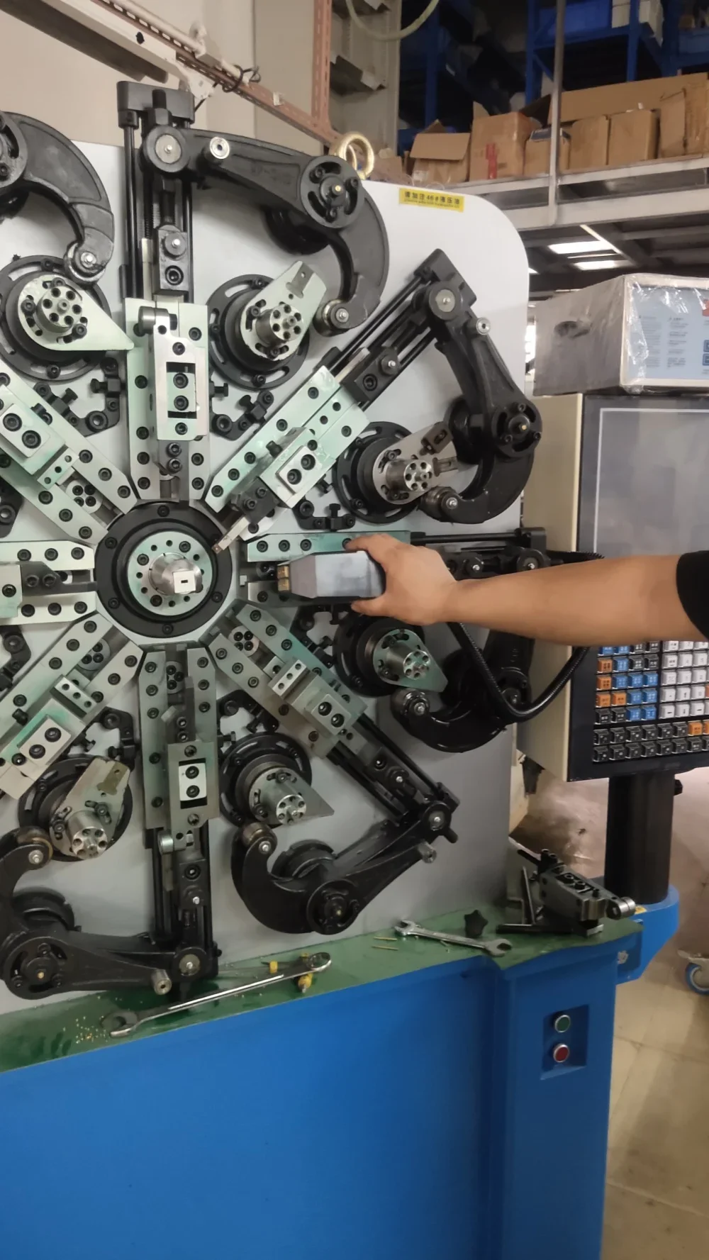 Индукционный нагреватель Формовочная пружинная машина Машина индукционного нагрева