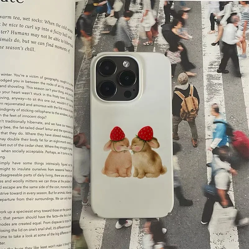 Funda de conejo pequeño de pareja de fresas para IPHONE 17 16 ProMax 15 14 Plus 13 12 MINI 11 PRO 16Plus XR XS MAX, funda acrílica para teléfono