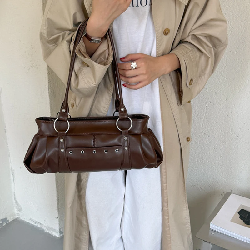 Metallnietenverzierte Unterarm-Schultertasche, Damen Einfarbige Preppy Pendler-Handtasche mit Nieten-Dekor, Koreanische Y2k Mädchen Weiche Casual Tragetasche – Detail 8