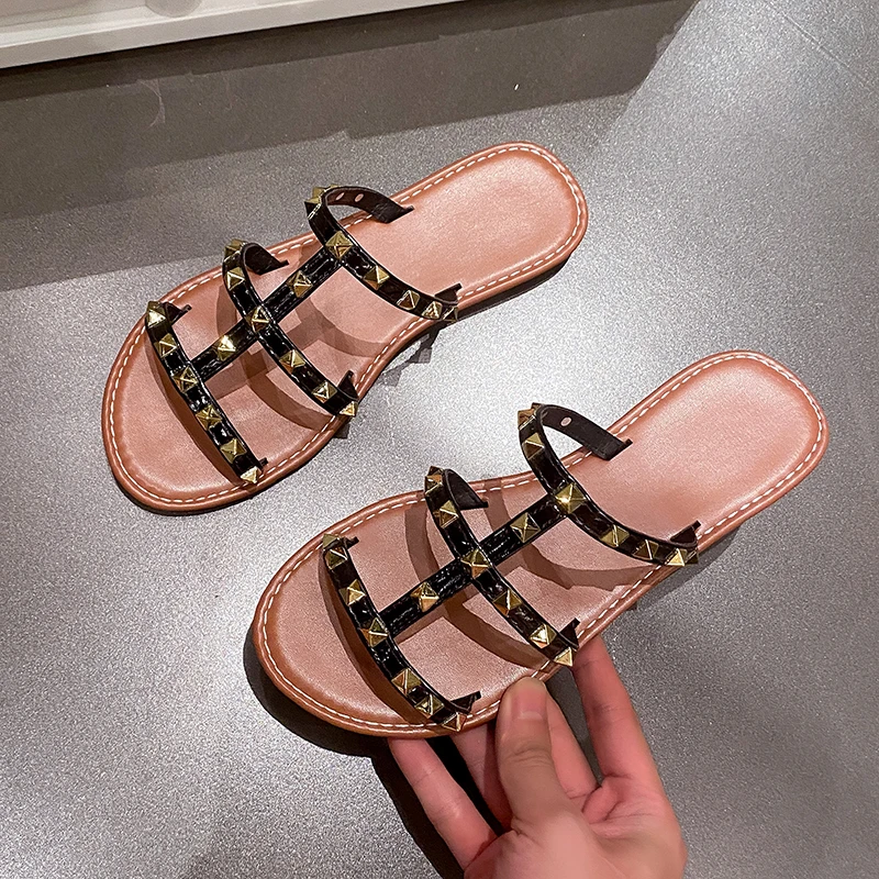 

2025New Shoes For Women Designer Flat Slippers Summer Brand Rivet Shoes Gladiator Sandals Comfortable Casual Peep To