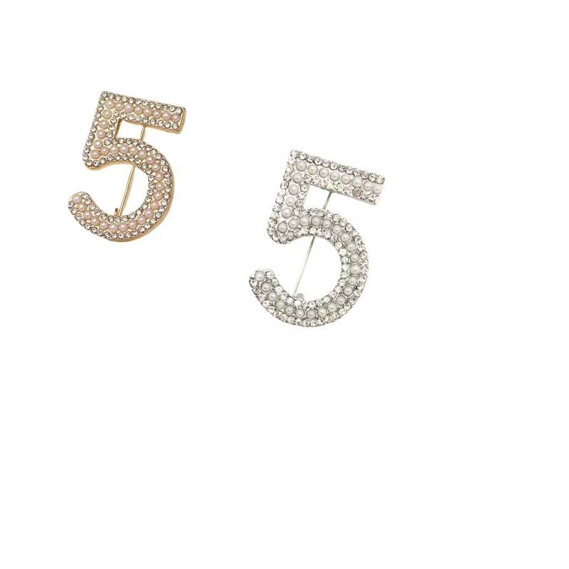 Perle numéro 5 broche universelle en métal diamant broche haut de gamme polyvalent vêtements et sacs accessoires broche broche Schal Schnalle