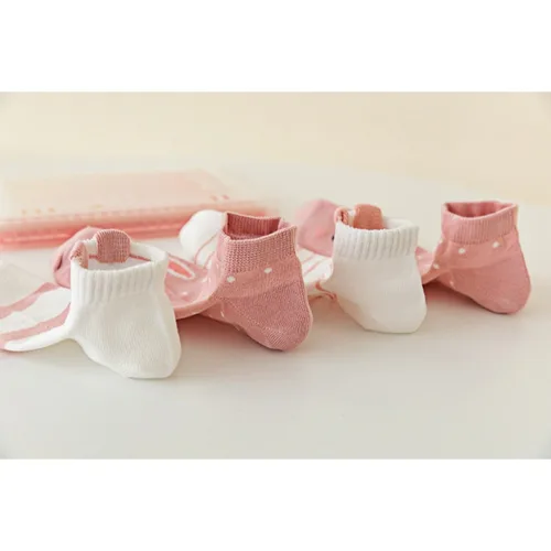 جوارب نسائية وجوارب