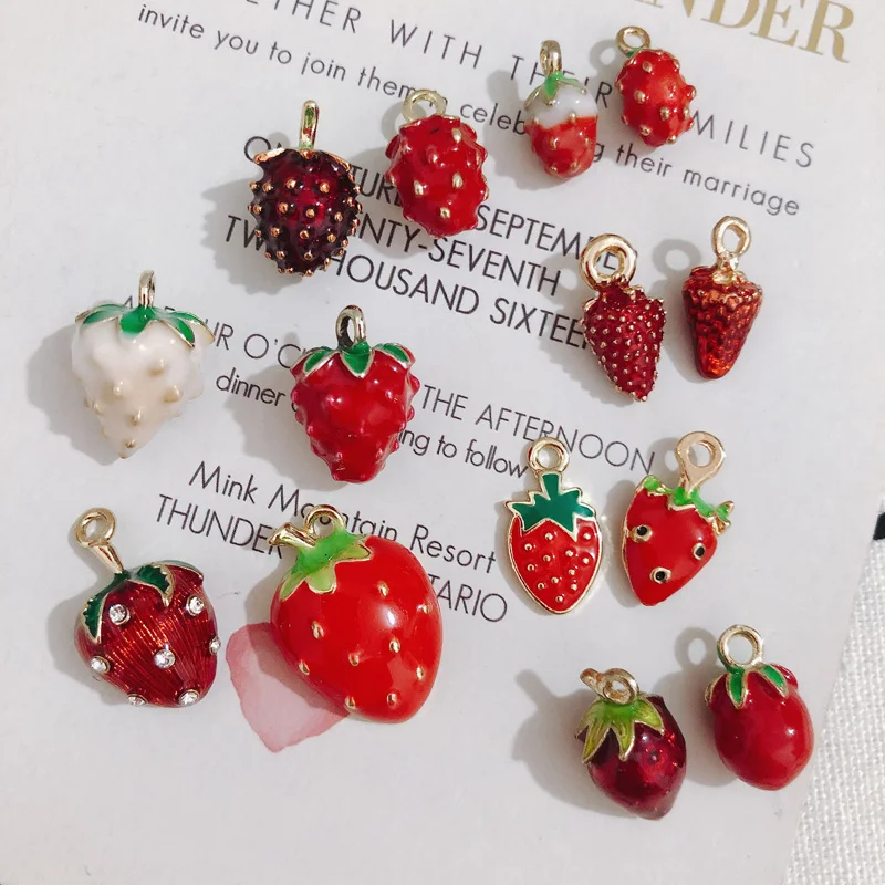 Alloy Drop Oil Three-dimensional Small Strawberry Pendant DIY Bracelet Earrings Decorative Pendant Material Accessories 2pcs