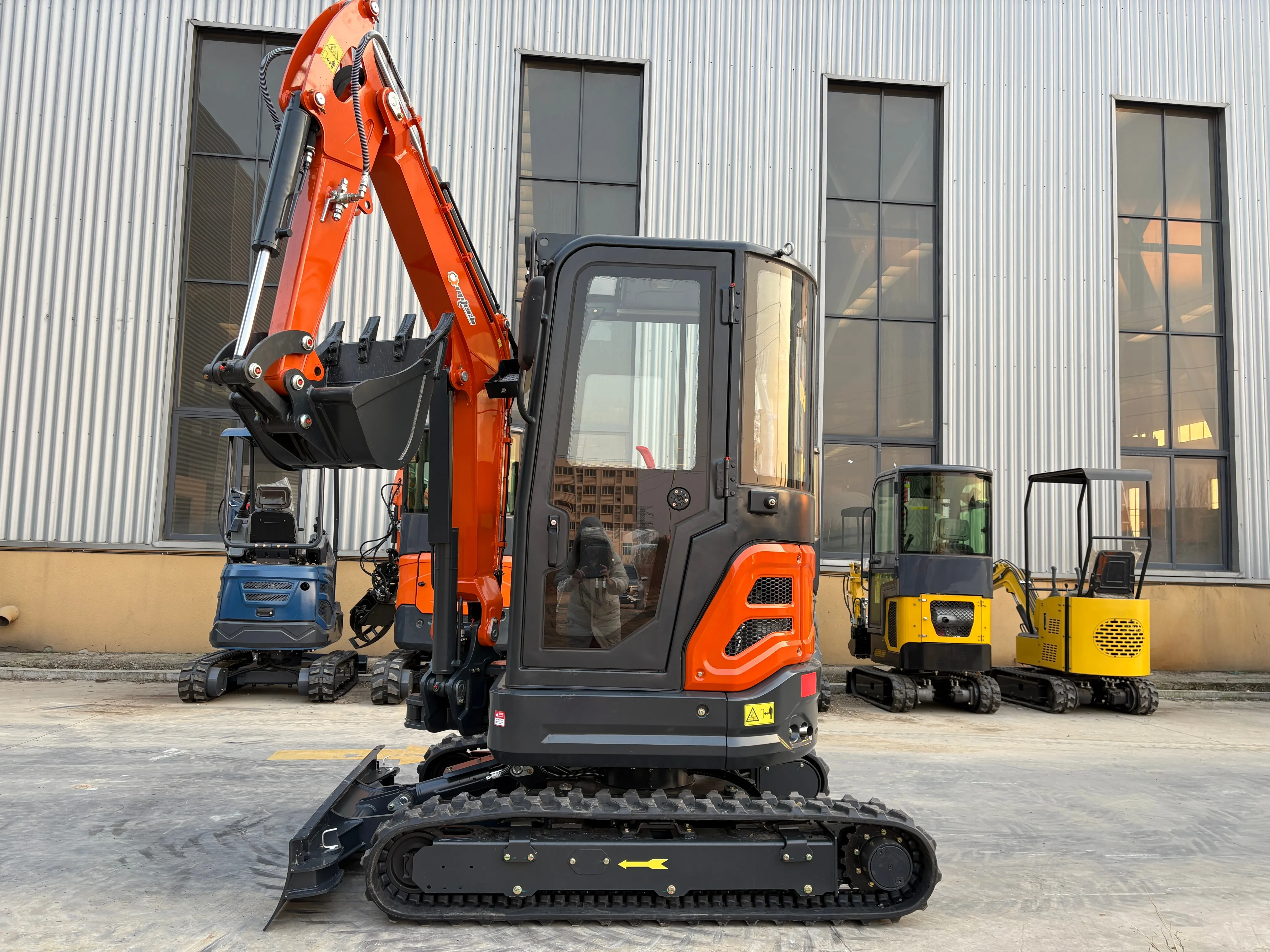 

Многотипный мини-гусеничный экскаватор по индивидуальному заказу, 0,8 тонны, EPA, новый, высокоэффективный, дешевый для дома и небольших строительных проектов