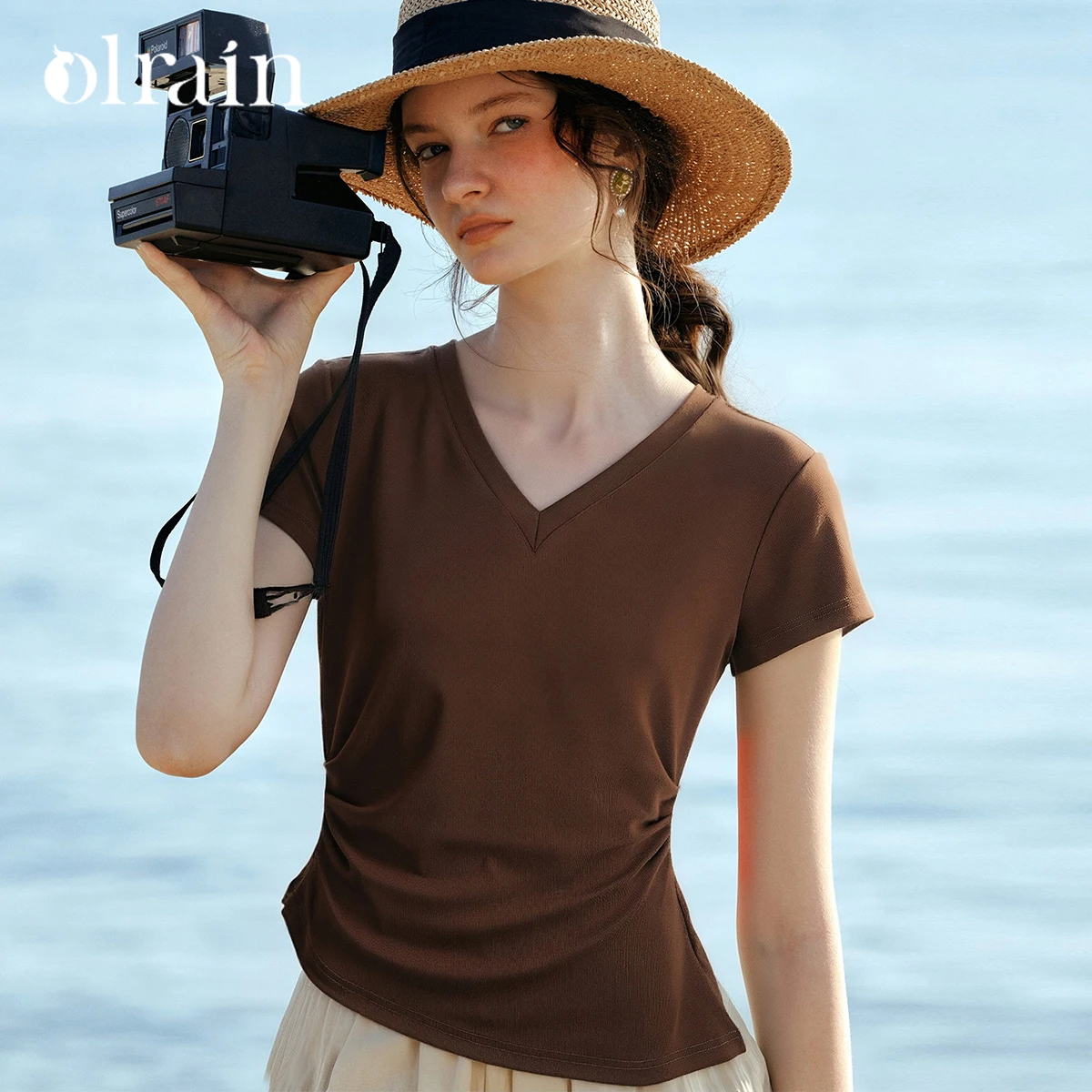 

OLrain Fashion Asymmetrical Short Sleeve Top Women 2026 Summer Hollow Back Detail Elegant V-neck Slim Fit T-shirt O58XT005638