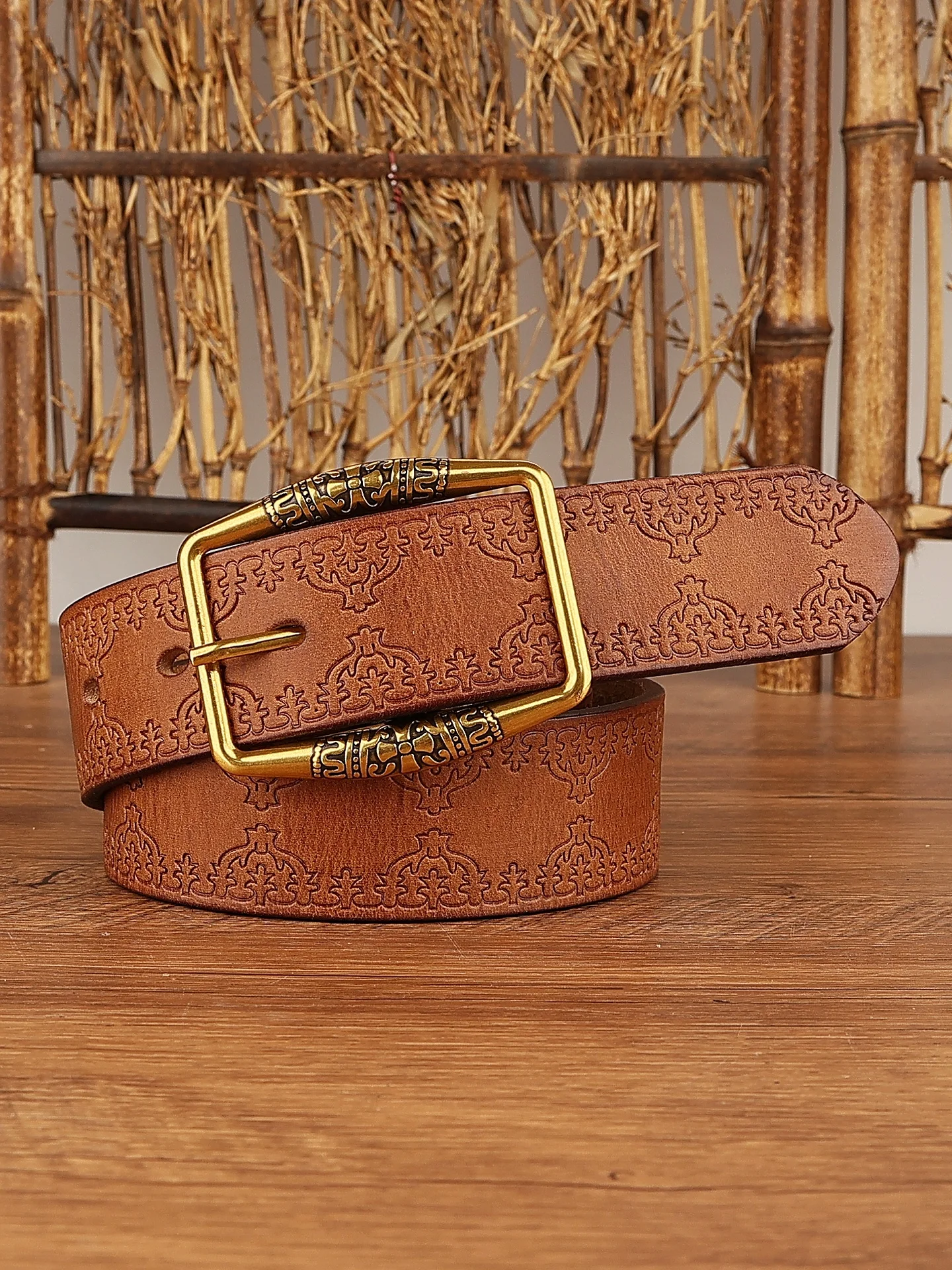 手作り彫刻レザーベルトヴィンテージスタイルトップレイヤー牛革男性女性バックルハイエンドアメリカンエスニックスタイルベルトファッションアクセサリー