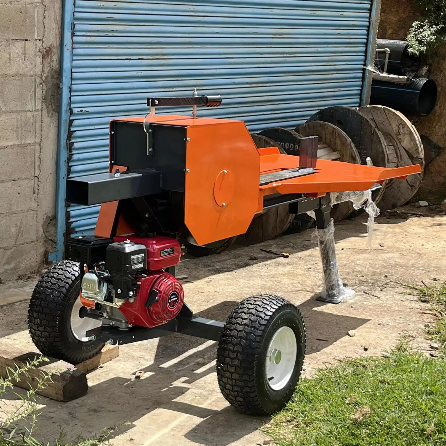 Fast Wood Splitter for Efficient Forestry Machinery and Rapid Firewood Processing