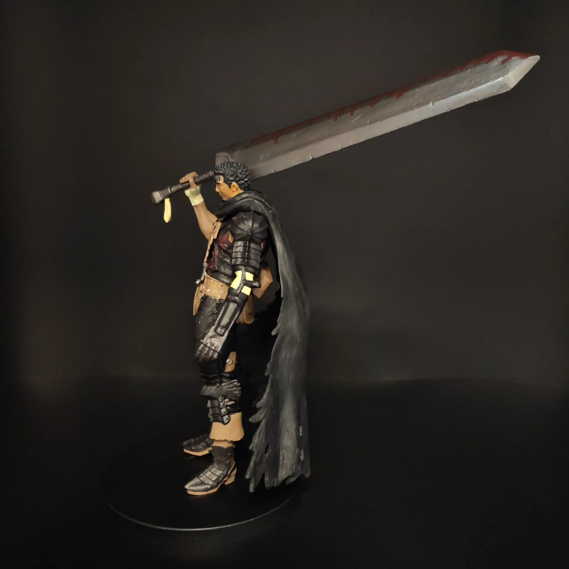 Berserk Guts Blutbefleckte Version Anime Actionfigur Sammlermodell Statue Desktop-Dekoration für erwachsene Sammler – Detail 7