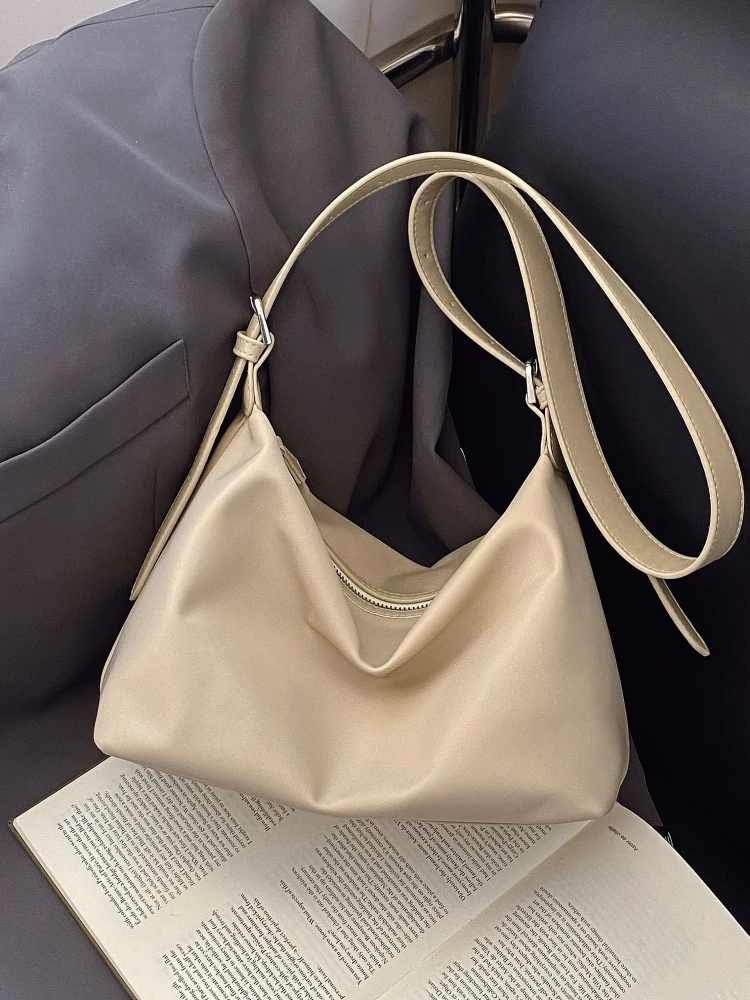

Vintage Faion Large Capaci Crossbody Bag Women's oulder Bag Commuting School Bag Soft Polyester Zipper Closure
