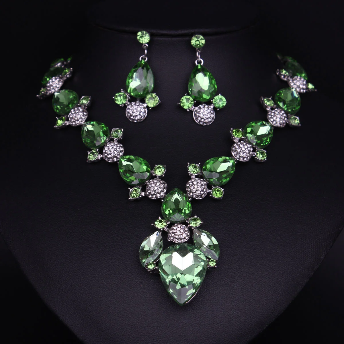 

Fashionable versatile drop-shaped gemstone necklace and earrings set for female wedding banquet accessories