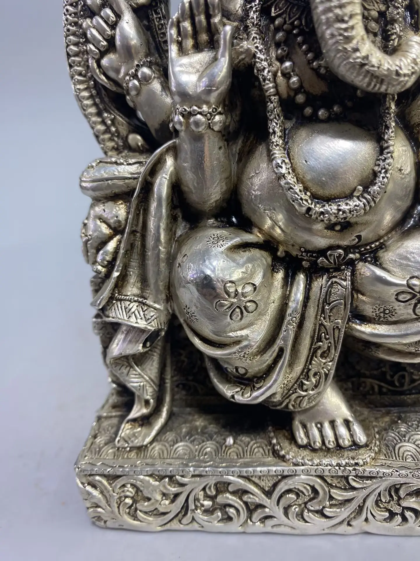 Chinese Bronze White Bronze Elephant God Figure Ornament Home Guarding Decoration