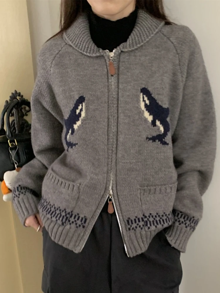 

Korobov Autumn Korean Casual Dolphin Jacquard Turn Down Collar Zipper Pockets Cardigan
