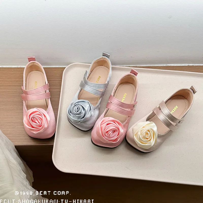 

Girls Satin Dance Shoes Fall 2026 Children's Soft Sole Ballet-Style Mary Janes With Flower Strap Non-Slip Performance Shoes