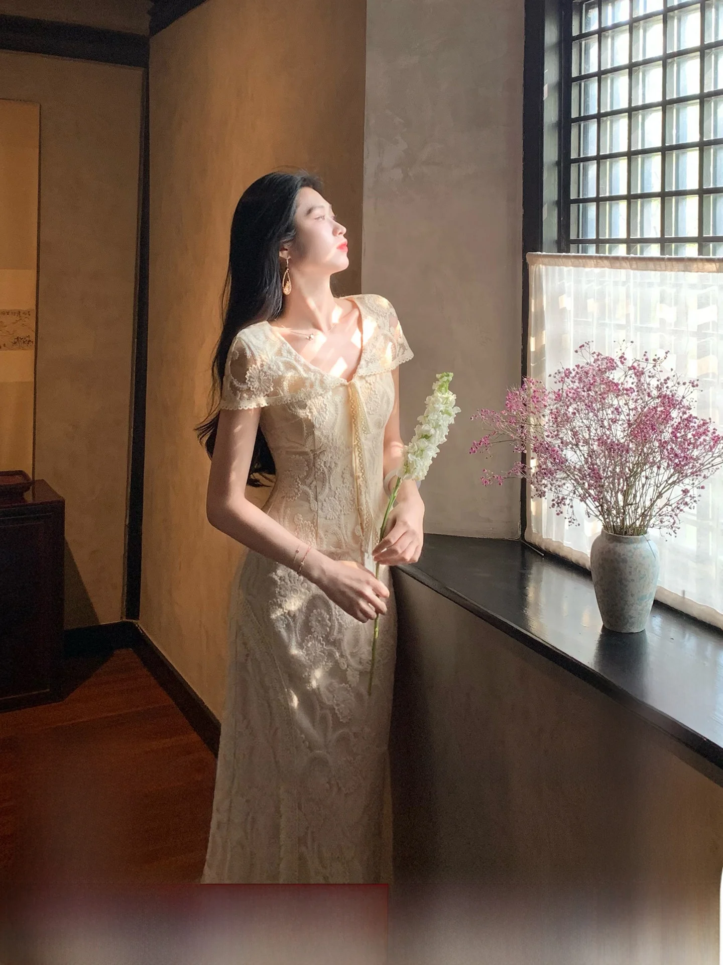 

Lingshan Zhihe High Waist Lace Embroidered Slim Fit Set Short Sleeve V Neck Spring Summer Fashion Casual Workwear Skirt