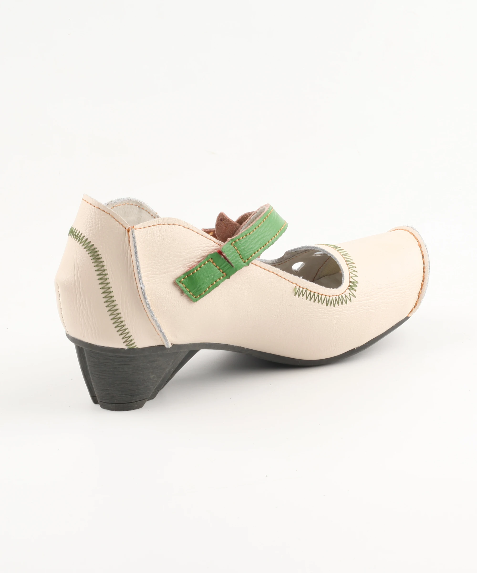 Unique Toe Cap With Flower Needles Decorated Women's Low-heeled Leather Shoes