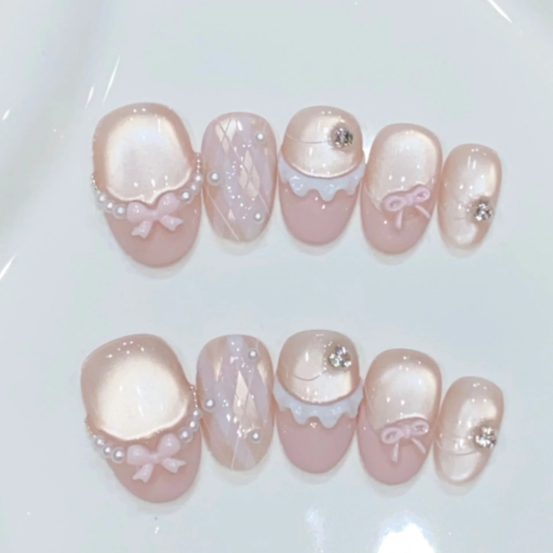 

10pcs Sweet Cute Handmade Nails Set Press on Fairy Painted Bow Design Fake Nails Tips French Pearl Diamond Short Oval False Nail