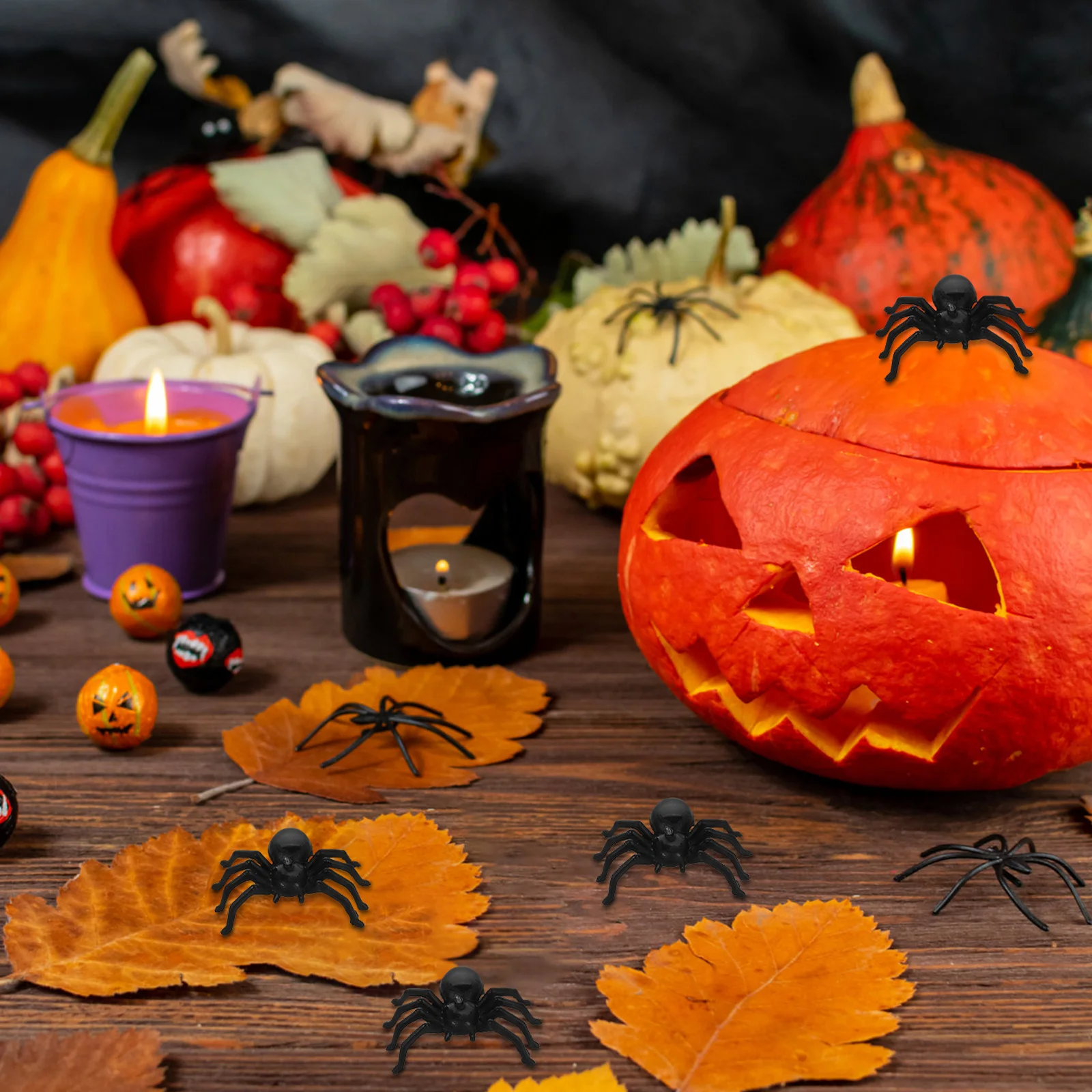 100個入り 小さな柔らかいプラスチック製クモ リアルなハロウィーンデコレーション小道具 いたずらパーティー 室内 屋外用 模造クモ