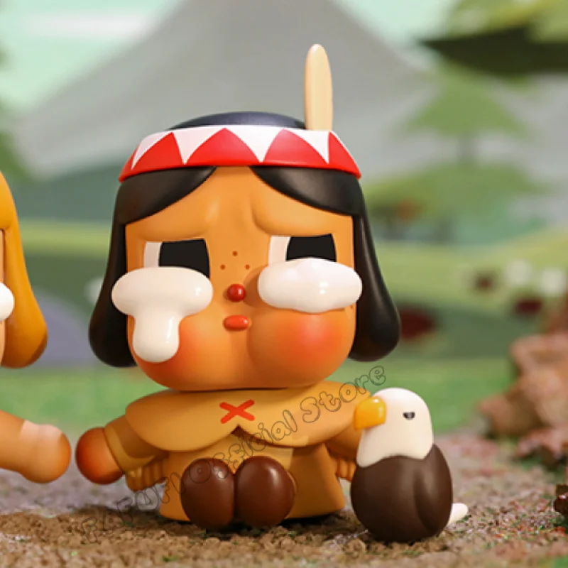 Pop Mart-figuras de acción Crybaby Jungle Adventure, serie Crying In The Woods, Anime, bolsa de adivinación, adorno, figuritas, decoración del hogar, regalo