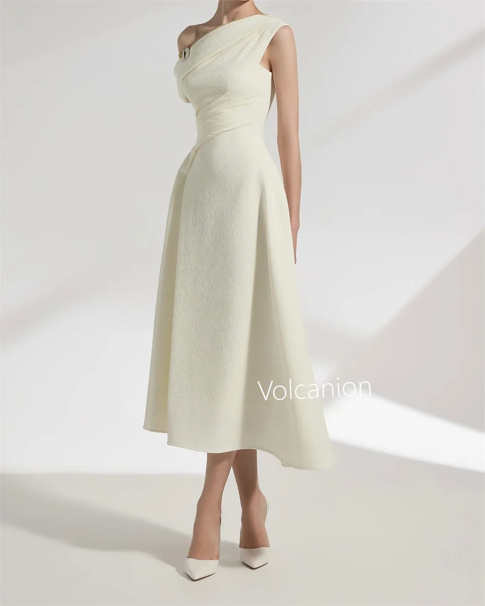 カスタマイズされたジャージープリーツ A ラインオフショルダーミディド​​レスオーダーメイドの機会パーティーエレガントなシンプルなマッチング