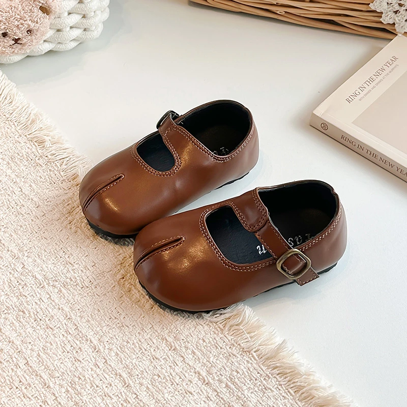 Toddler Girls Mary Jane Flats 2026 New Autumn Kid Strappy Leather Shoes Soft Sole Simple Classic Retro Style Party Wedding Shoes
