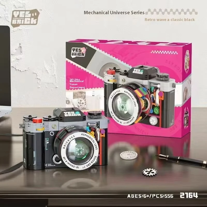 กล้องบล็อกตัวต่อย้อนยุคเลียนแบบการทำงานของกล้องจริง รวมถึงอุปกรณ์เสริมเลนส์และแฟลชจำลอง ของขวัญสำหรับเด็ก