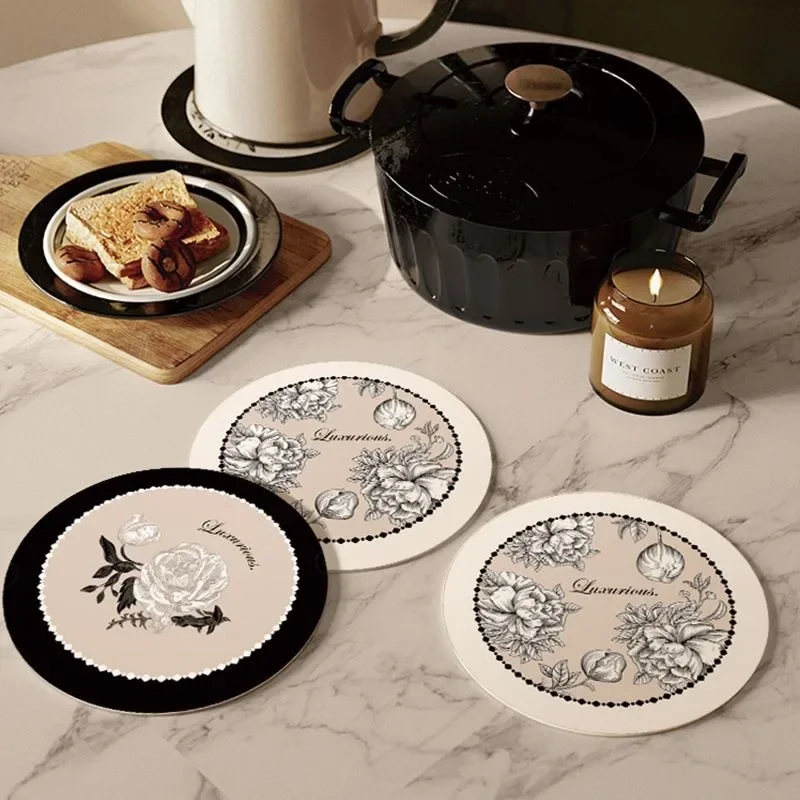 Black and White Classic Placemat Rubber Pot Mat Insulated Coasters Antiskid Bowl Pads Table Decoration Accessories Drinkware