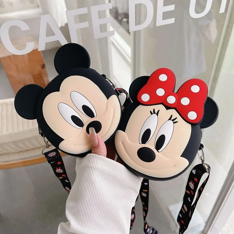 Disney Girls ใหม่กระเป๋าสะพายการ์ตูน Mickey Mouse Crossbody ซิลิโคนน่ารักอเนกประสงค์ของขวัญวันเกิดของเล่นสําหรับผู้ชายและผู้หญิง