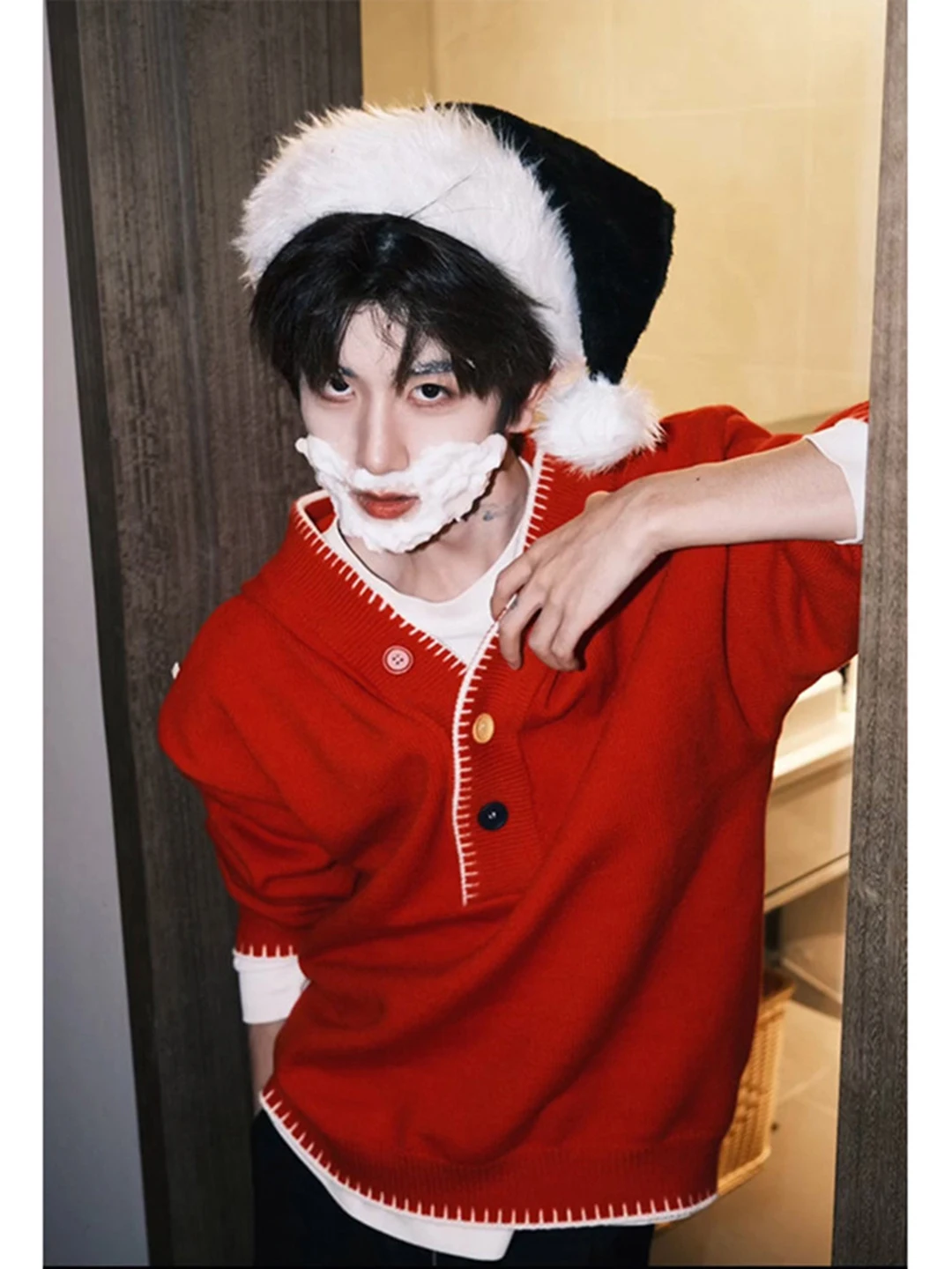 

Красная вязаная толстовка в стиле Fair Isle для мужчин, зимняя, на пуговицах, с воротником Хенри, новогодний наряд, с длинным рукавом, стандартный крой, молодежная мода