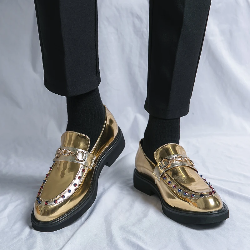 

2023Men's New Korean Edition Gold Shining Band Diamond Nightclub Party Trend Fashion Shoes Comfortable and Versatile Lefu Shoes