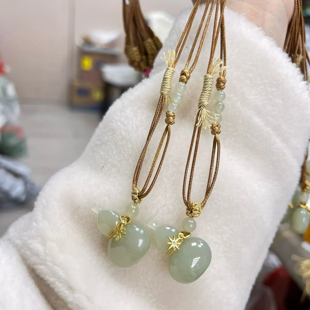 

Pure natural Hetian jade gourd pendant Fulu pendant jade necklace gift