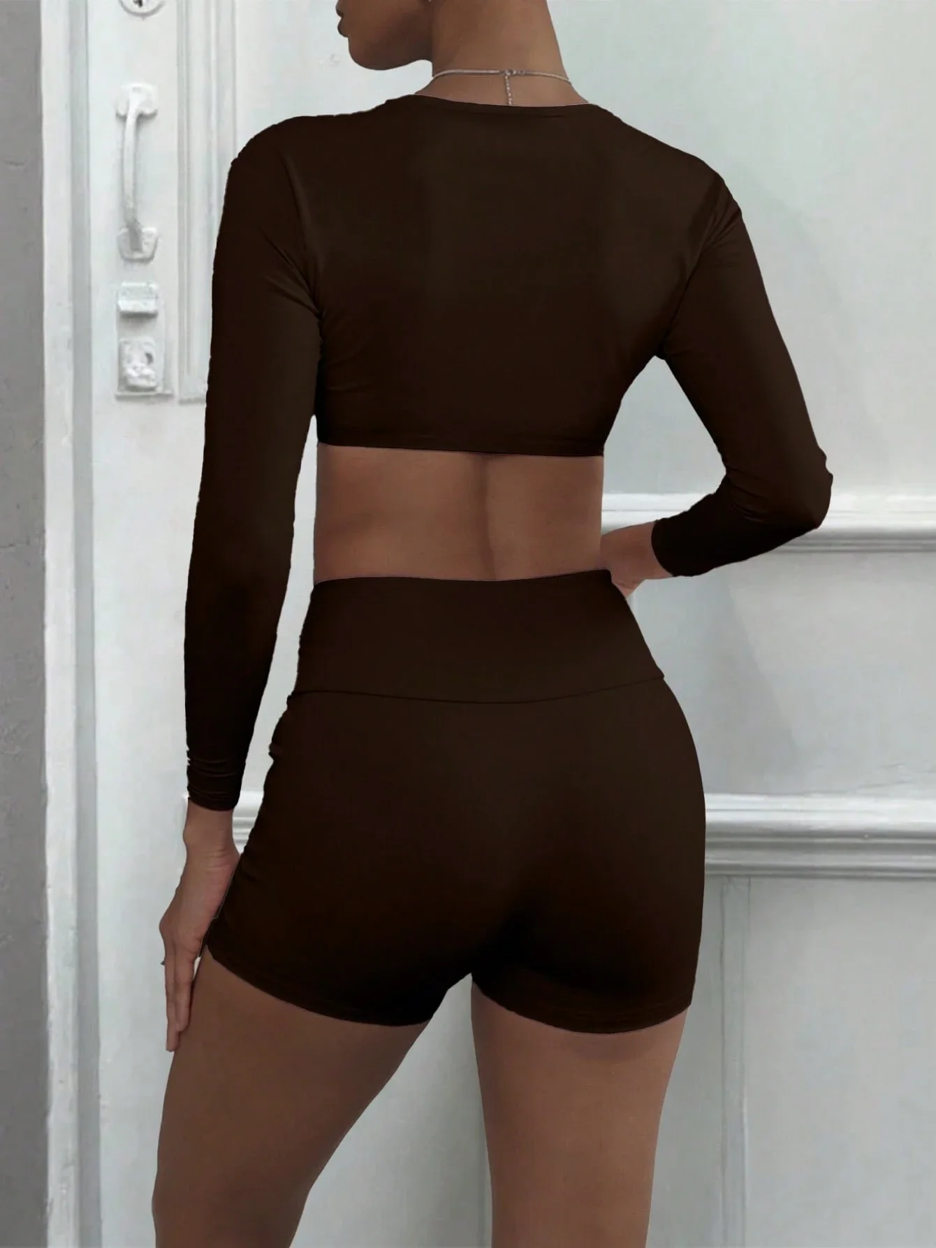 

2pcs Set Women Casual High Stretch Brown Long Sleeve Cropped Top And Shorts