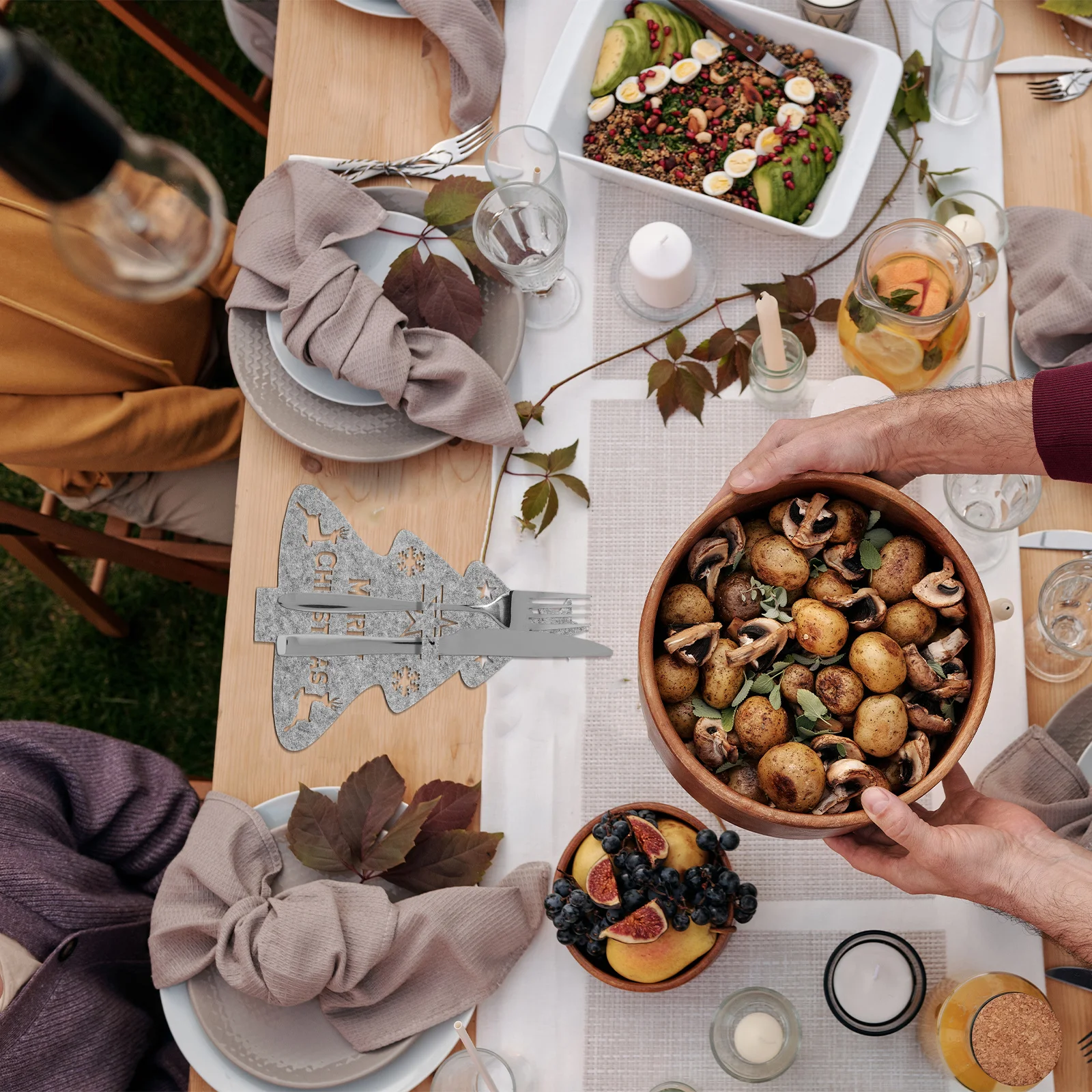 

4Pcs Christmas Cutlery Holder Set Xmas Tree Silverware Sleeves Decorative Cutlery Storage for Christmas Party Table Decoration