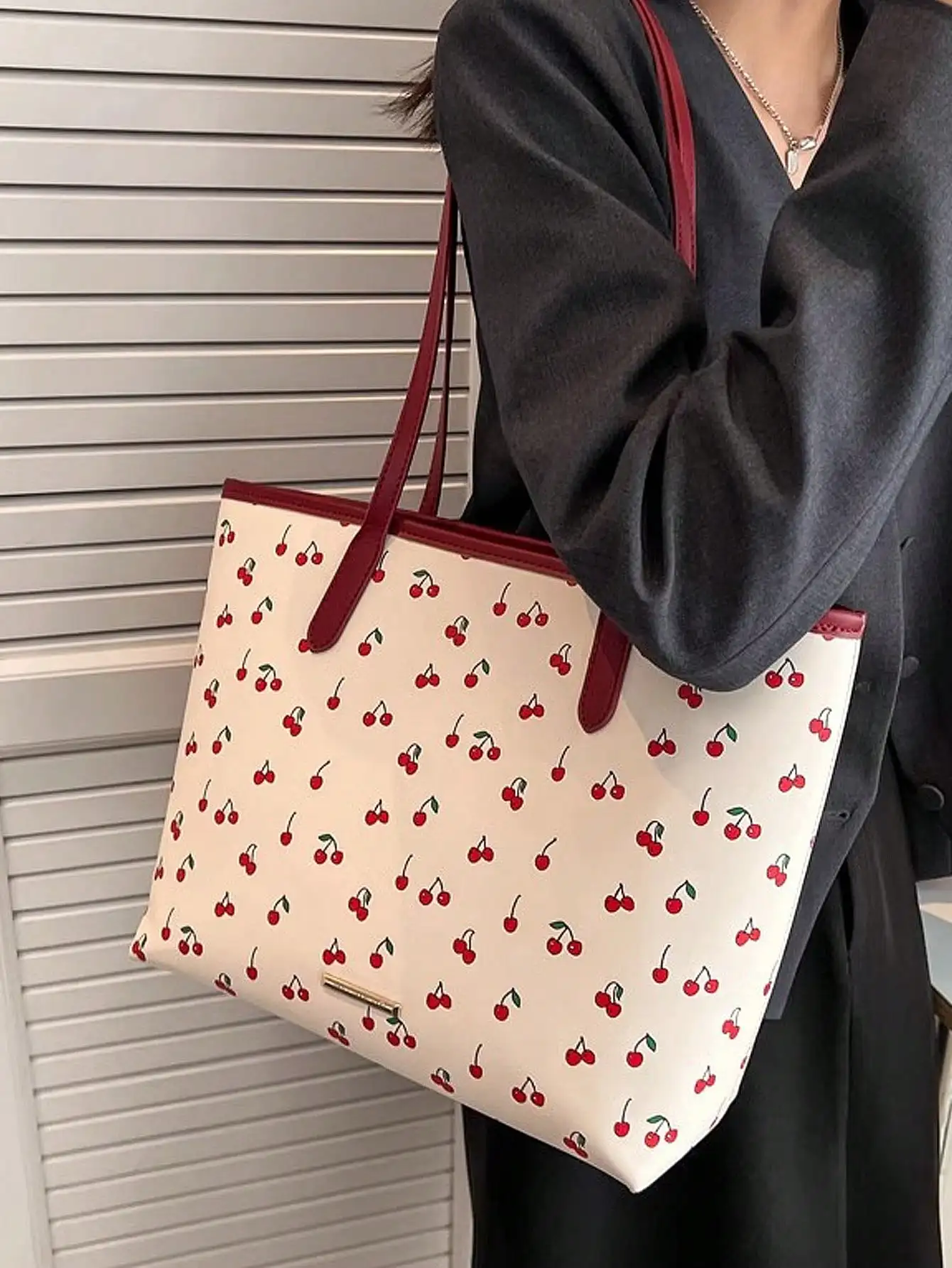 New Cute Cherry Meatball Printed Shoulder Bag 2024 Summer Large Capacity Commuter Tote Bag Handbag