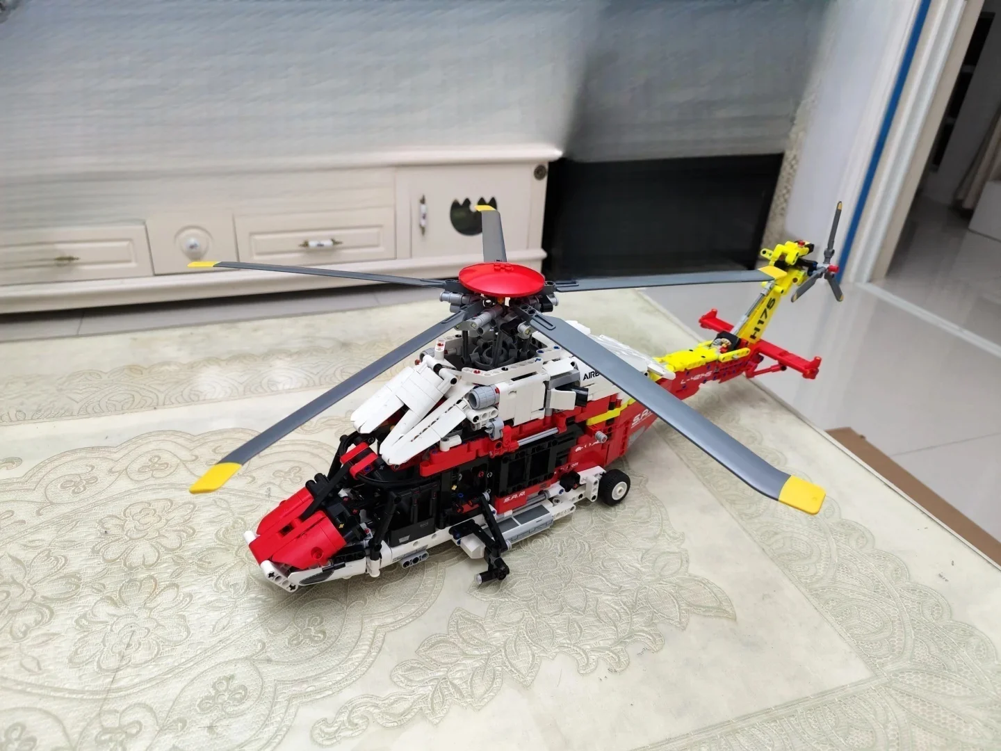 nouveau-modele-d'helicoptere-de-sauvetage-moc-blocs-de-construction-pour-decoration-de-la-maison-cadeau-de-vacances-pour-garcon